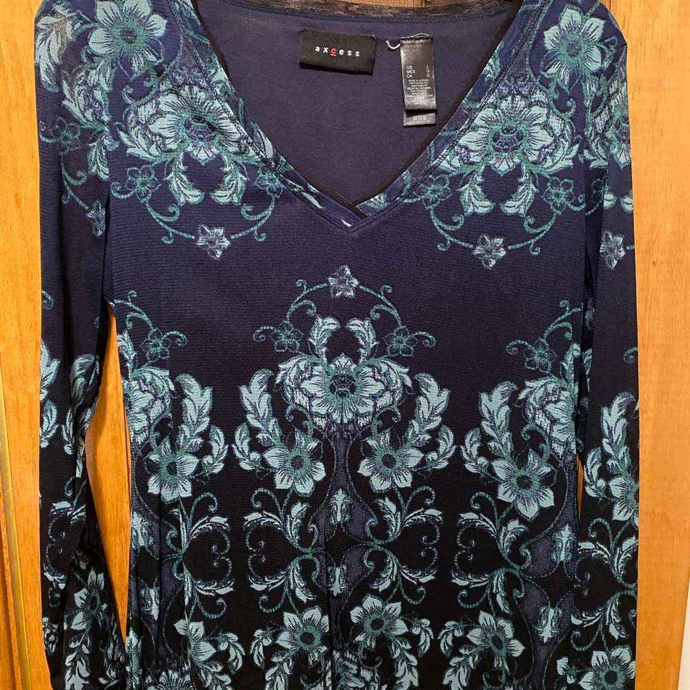 Axcess Women's Navy and Teal Patterned Blouse